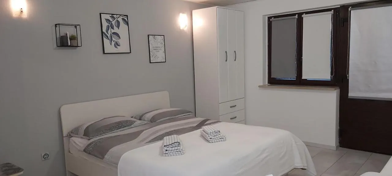 Studio Apartments Igor Vrsar