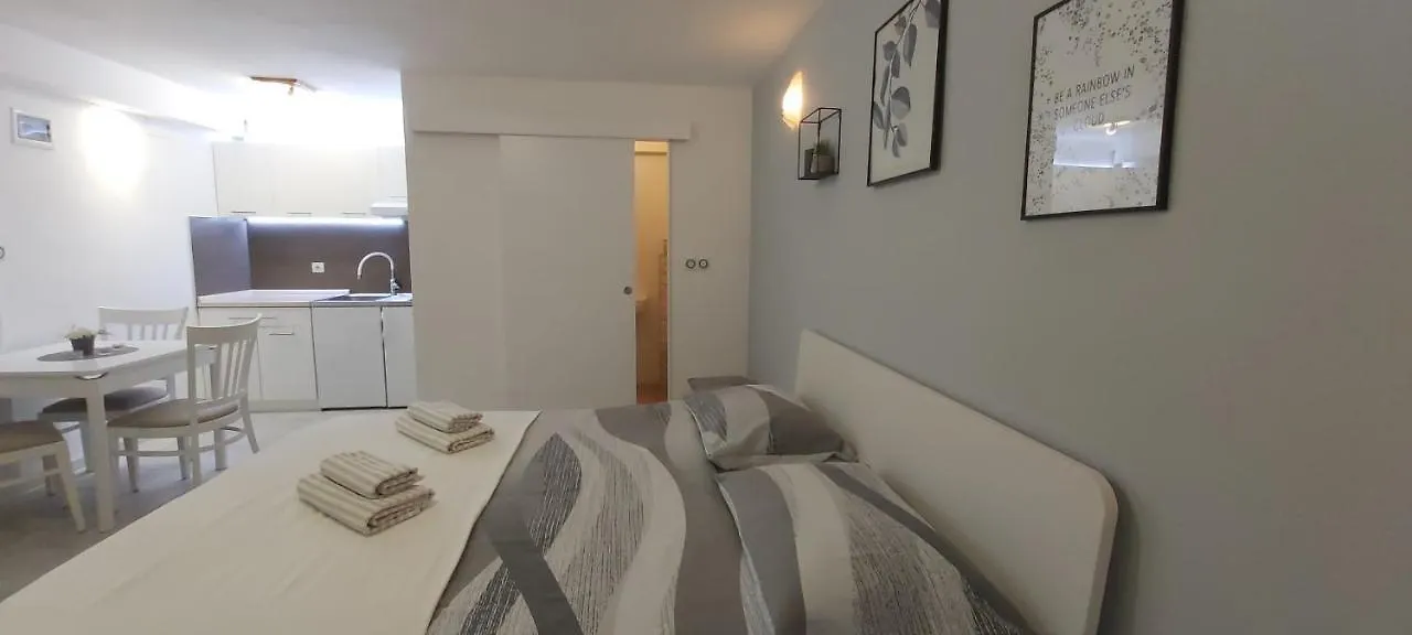 Studio Apartments Igor Vrsar
