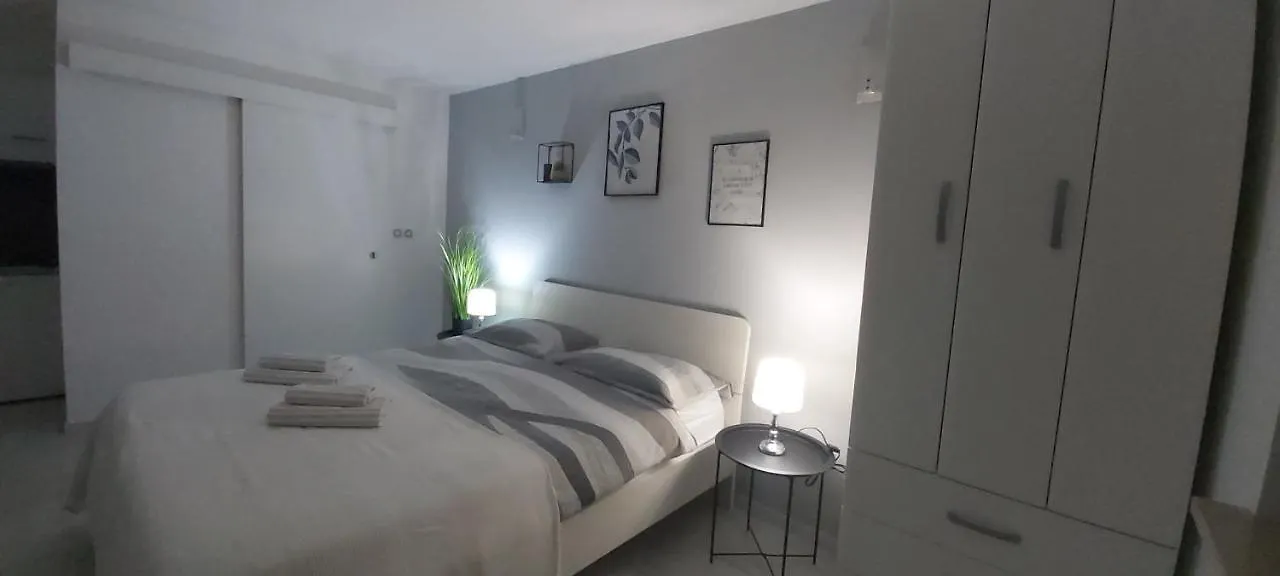 Studio Apartments Igor Vrsar